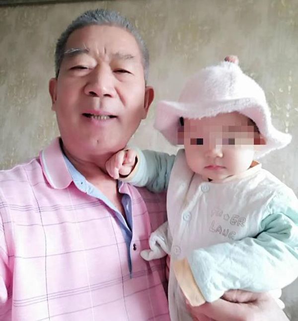 Cuộc sống của vợ chồng U70 sau 1 năm sinh con