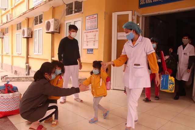 Hình ảnh trong bệnh viện dã chiến tâm dịch Chí Linh