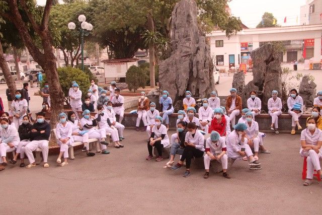 Hình ảnh trong bệnh viện dã chiến tâm dịch Chí Linh