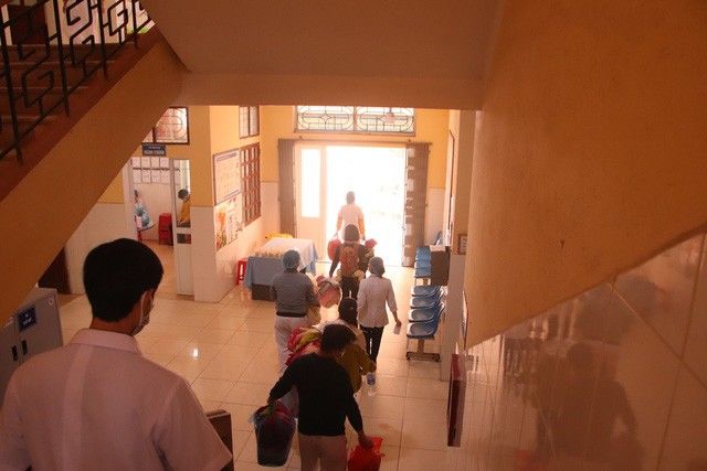Hình ảnh trong bệnh viện dã chiến tâm dịch Chí Linh
