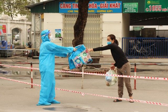 Hình ảnh trong bệnh viện dã chiến tâm dịch Chí Linh