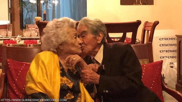 Cặp đôi già nhất thế giới chỉ cách yêu lâu bền