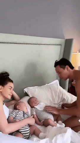 Cảnh bố bỉm của Kim Lý: Chăm con cực hài hước khiến Hà Hồ đau đầu