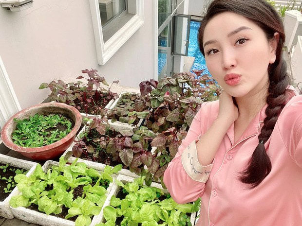 Bảo Thy chuẩn vợ đại gia: Làm vườn cũng phải mang dép 15 triệu