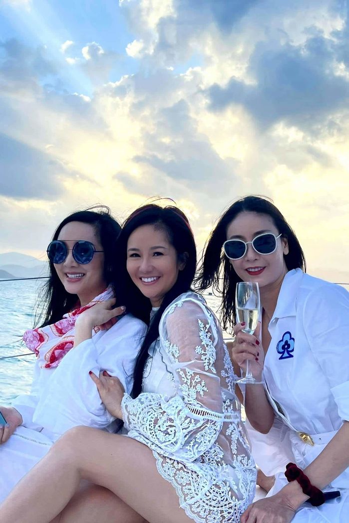 Hồng Nhung, Hà Kiều Anh và Giáng My: mỹ nhân U50 hội tụ