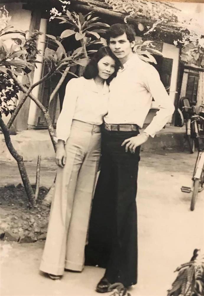 Tình yêu 40 năm gắn bó của bố mẹ Hồ Ngọc Hà