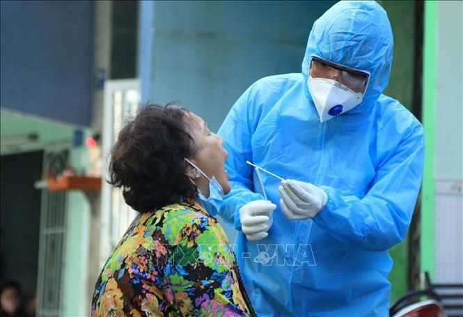 Biến chủng SARS-CoV-2 ở Anh có tỷ lệ lây lan 70%