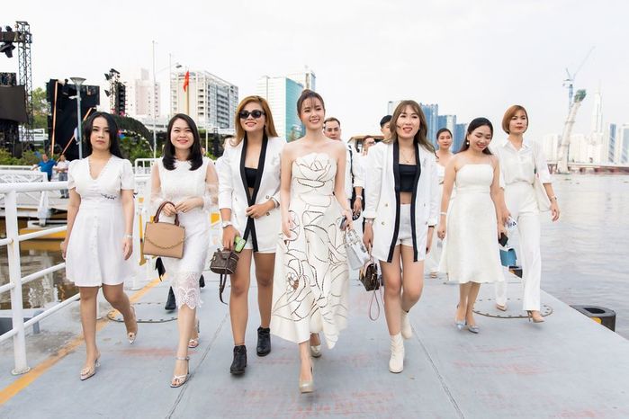 Sao Việt thưởng Tết: Hòa Minzy chi 400 triệu, Ngọc Trinh mới bất ngờ