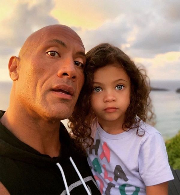 Dwayne Johnson chăm con chuẩn ông bố mẫu mực