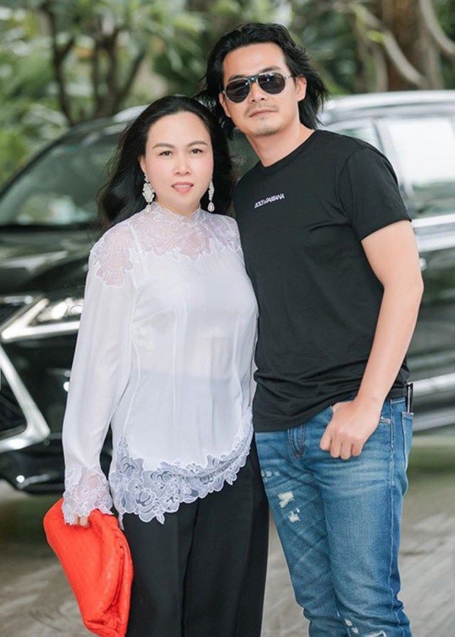 Lộ diện con gái Quách Ngọc Ngoan và Phượng Chanel