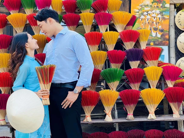 Cặp đôi Việt - Hàn yêu nhau từ cái nhìn đầu tiên