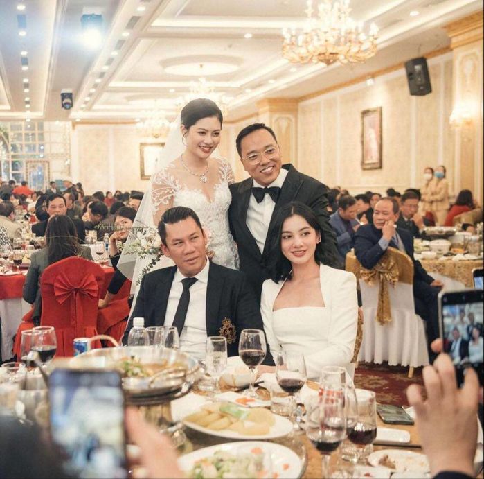 Chồng cũ Lệ Quyên và Cẩm Đan lộ ảnh du lịch cùng nhau