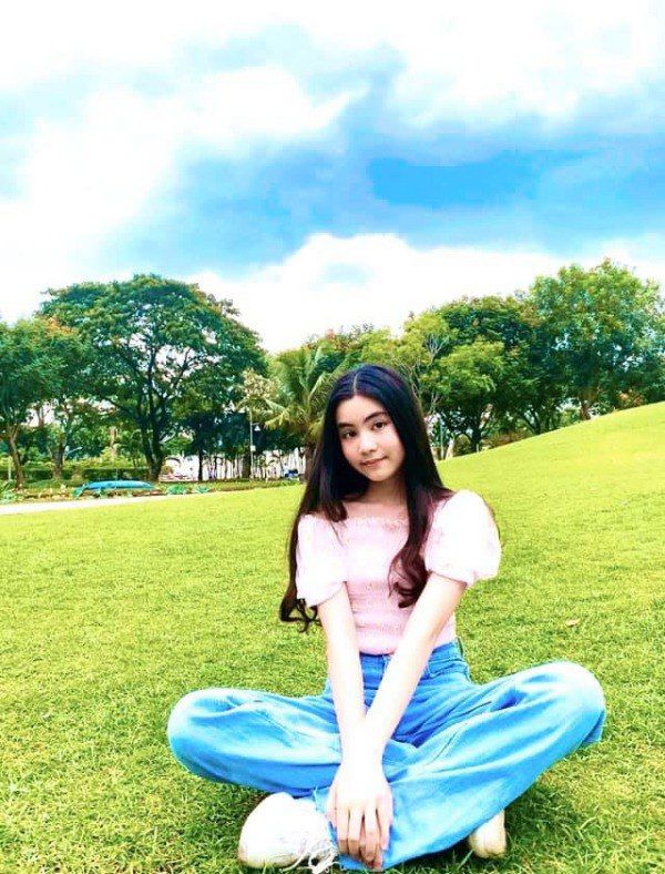 Con gái út nhà MC Quyền Linh cao 1m69 khi mới 12 tuổi