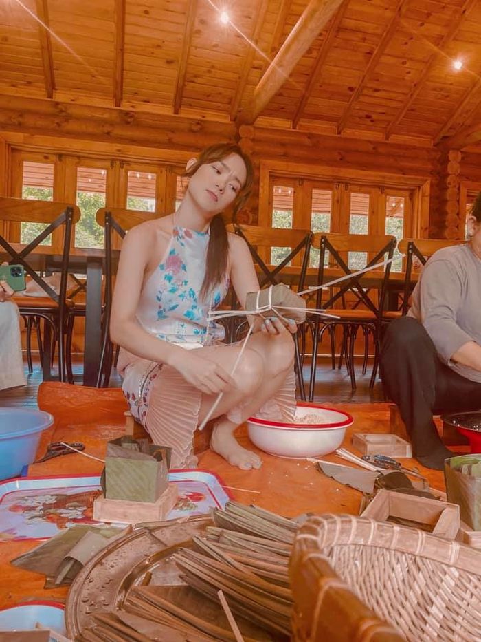 Dàn sao Việt gói bánh chưng đón Tết Nguyên Đán 2021