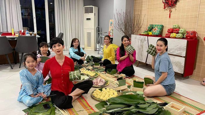 Dàn sao Việt gói bánh chưng đón Tết Nguyên Đán 2021