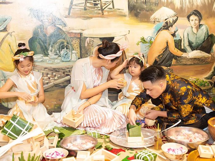 Dàn sao Việt gói bánh chưng đón Tết Nguyên Đán 2021