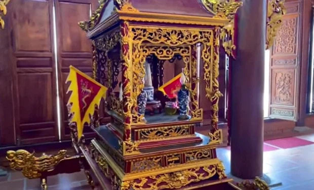 Dàn nghệ sỹ đến thăm nhà thờ tổ của Hoài Linh đầu năm 2021