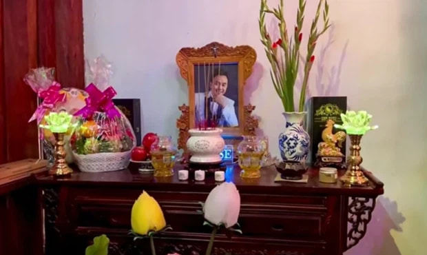 Dàn nghệ sỹ đến thăm nhà thờ tổ của Hoài Linh đầu năm 2021