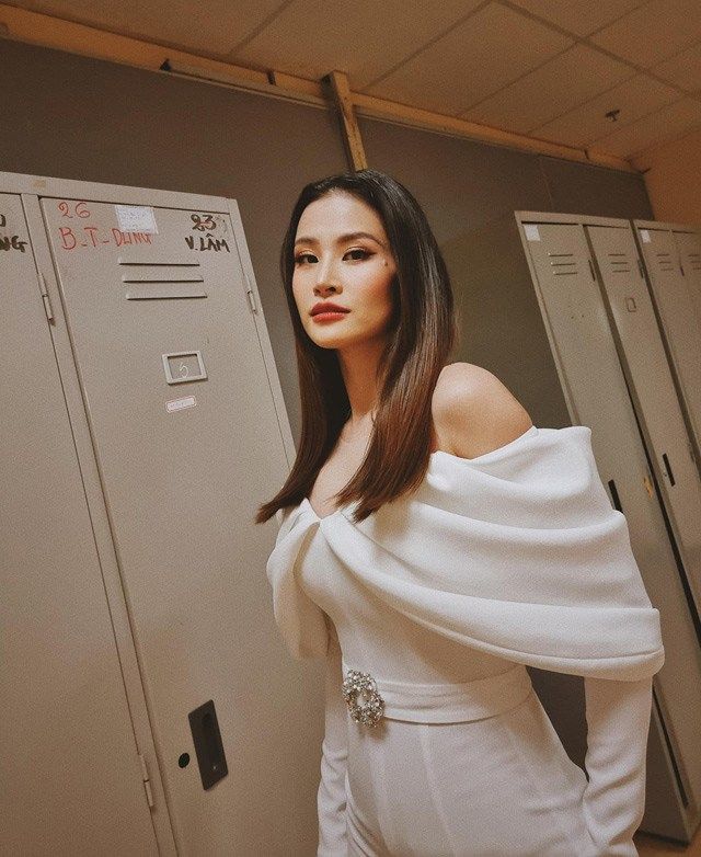 Đông Nhi khoe trọn vòng eo chỉ hơn 3 tháng sau sinh