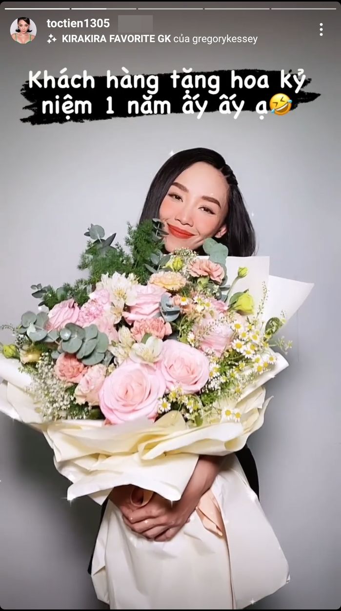 Hoàng Touliver tặng hoa kỷ niệm một năm ngày cưới với Tóc Tiên