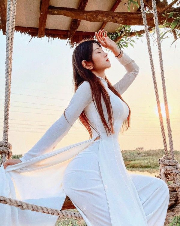Những hot girl Việt diện áo dài trắng