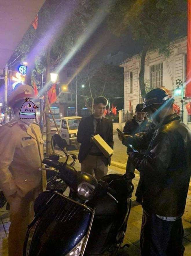 Huỳnh Anh công khai xin lỗi sau vụ mở cửa ô tô gây tai nạn