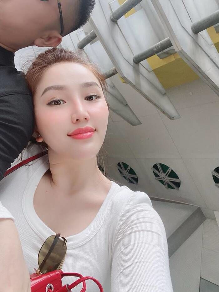 Bảo Thy mê mẩn siêu xe đi chợ giá hơn 200 triệu