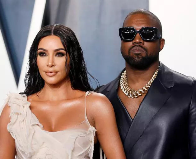 Kim Kardashian đệ đơn ly hôn Kanye West