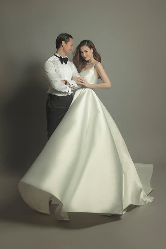 Lý Quí Khánh bất ngờ nhá hàng ảnh cưới Hà Hồ - Kim Lý vào 29 Tết