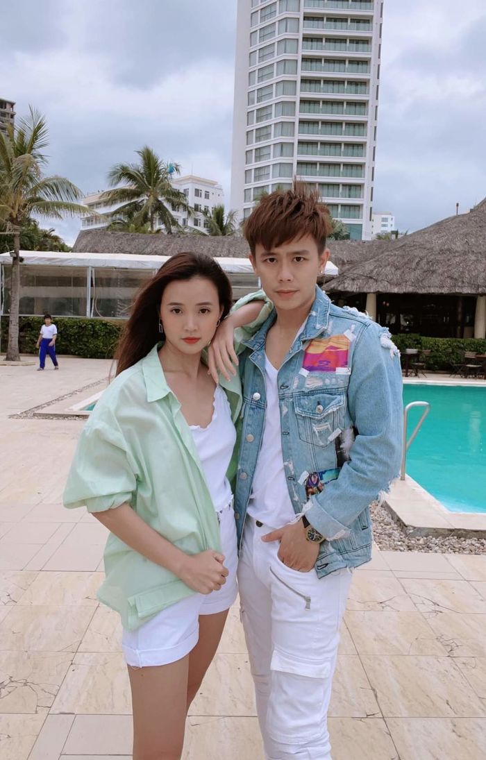 MC Trần Anh Huy tặng vàng và thả thính Midu