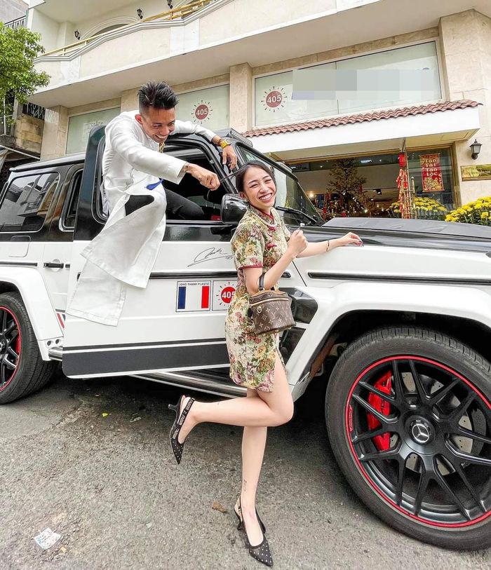 Minh Nhựa đăng ảnh bên 3 cô con gái với vợ đầu