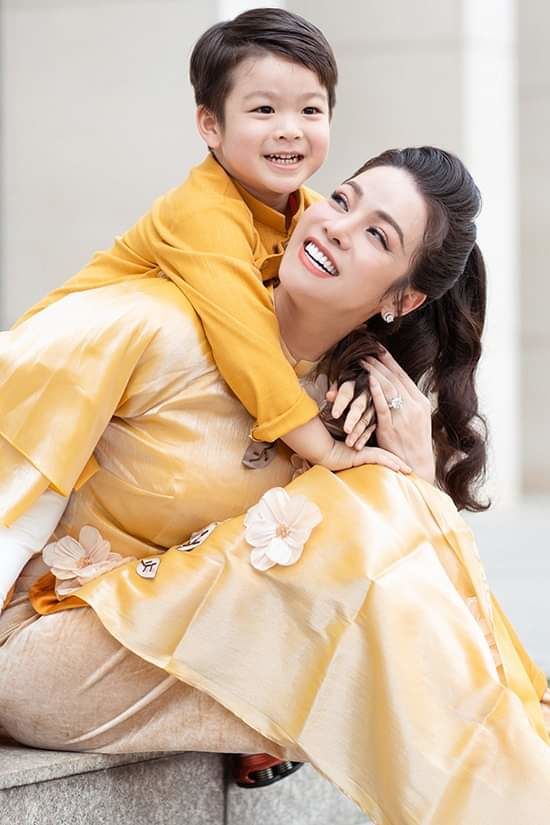 Mỹ nhân Việt để con sống với chồng cũ sau khi ly hôn