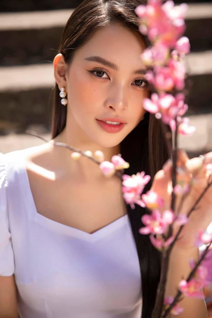 Mỹ nhân Việt sở hữu cặp chân mày đẹp tự nhiên