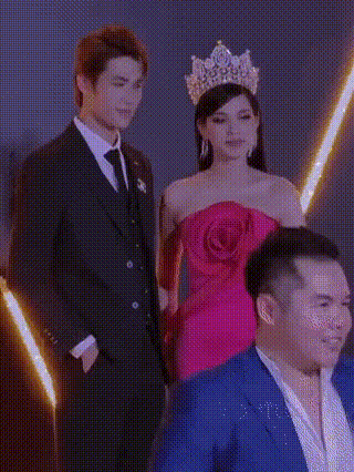Những lần mỹ nhân Việt từ chối để sao nam ôm eo