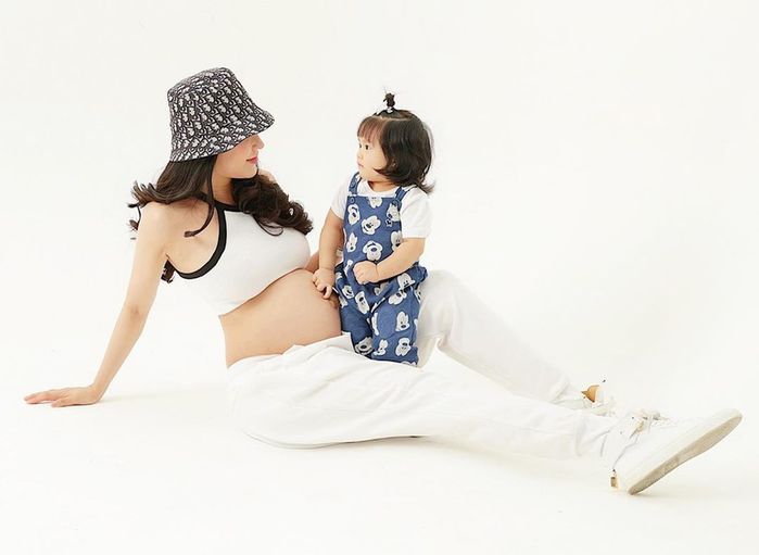 Mỹ nhân Việt vỡ kế hoạch, xuống bàn đẻ chưa lâu lại mang bầu