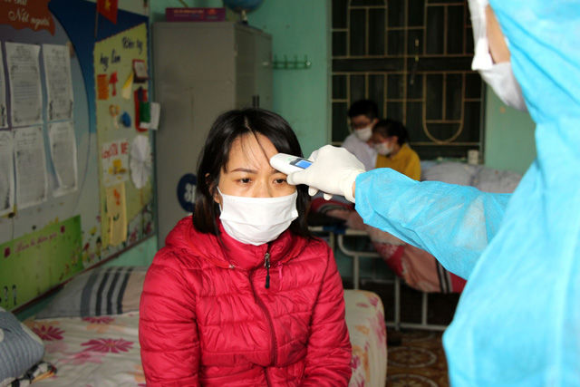 Nhân viên y tế day dứt khi vợ hỏi: Anh đi rồi, ai đưa em đi sinh?