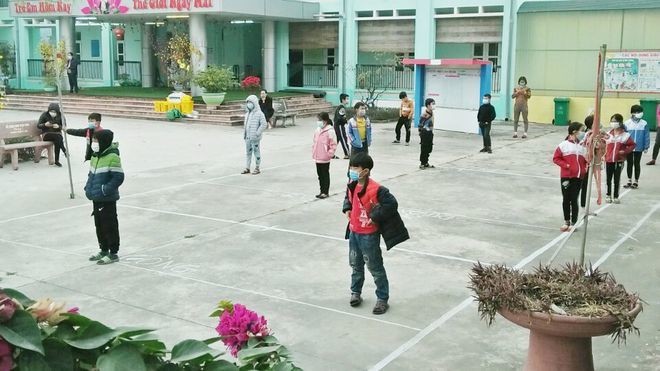 Mẹ ở cùng con trong khu cách ly, không đón Tết 2021