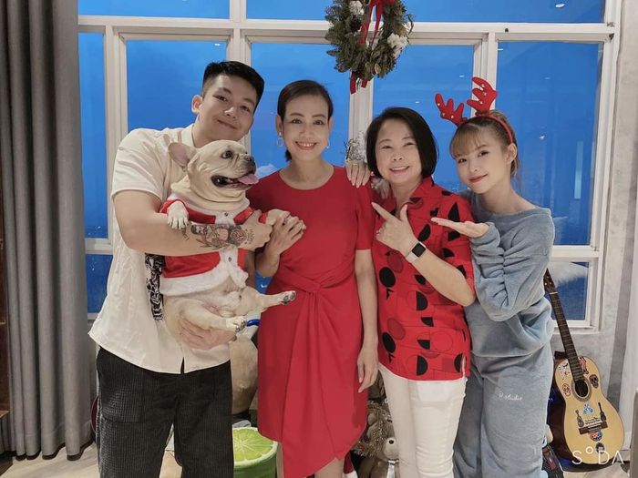 Những bà mẹ lầy lội của Vbiz