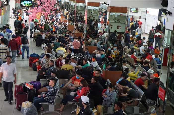 9 địa phương yêu cầu cách ly người từ vùng có dịch về quê ăn Tết