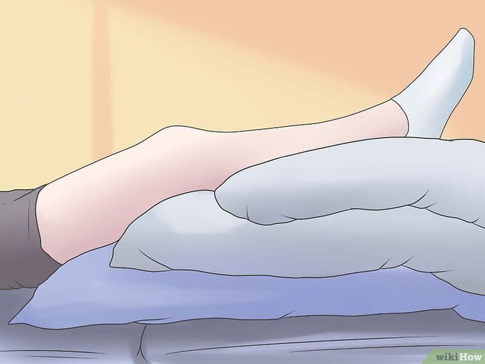 Kê cao chân khi ngủ có lợi hay có hại?