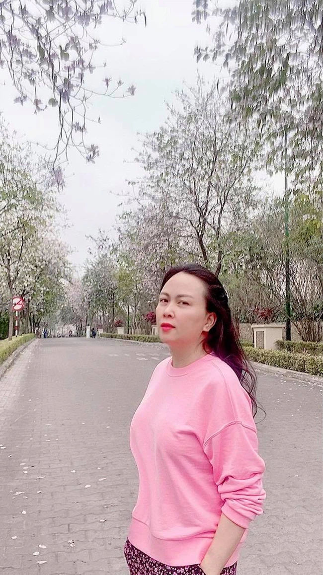 Phượng Chanel sở hữu làn da trắng nuột ở tuổi 50
