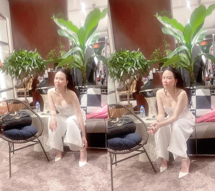 Phượng Chanel sở hữu làn da trắng nuột ở tuổi 50