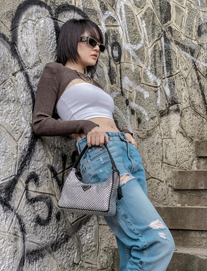 Style sao Việt tuần qua: Hà Hồ phanh cúc áo, Mlee khoe chân dài