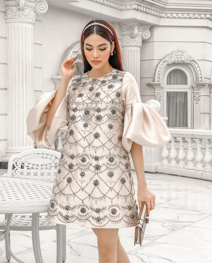 Style sao Việt tuần qua: Hà Hồ phanh cúc áo, Mlee khoe chân dài