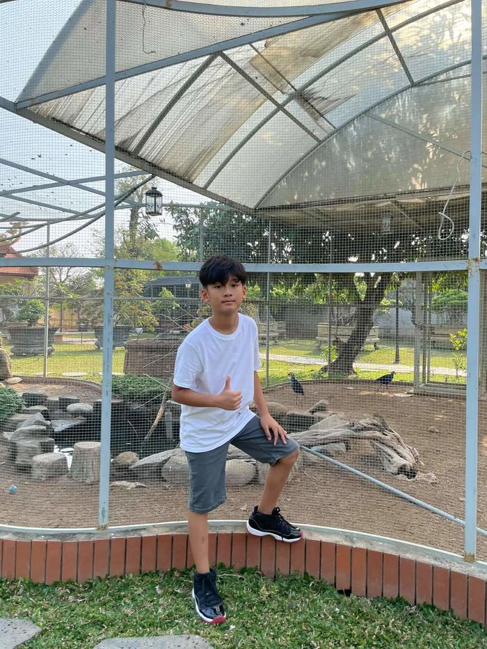 Lâm Bảo Châu và Lệ Quyên đến nhà thờ Tổ của Hoài Linh