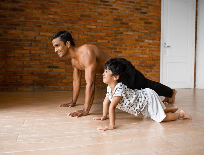 Con trai Nguyệt Ánh và chồng Ấn Độ có vẻ đẹp lai cực phẩm