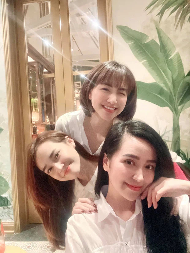 2 mẹ bỉm Vbiz đọ sắc: Hòa Minzy có tóc mới, Nhã Phương lộ tay gầy guộc
