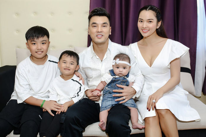 Ưng Hoàng Phúc nói vợ thương con riêng nhiều hơn con chung