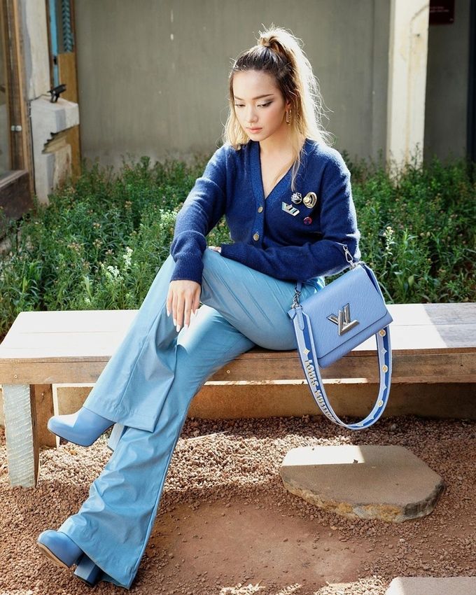 Style sao Việt tuần qua: Ngọc Trinh diện váy hư, Hà Hồ tựa thiếu nữ