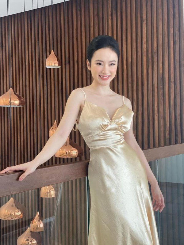 Angela Phương Trinh diện váy đẹp từng làm lộ bụng nhiều mỹ nhân Vbiz